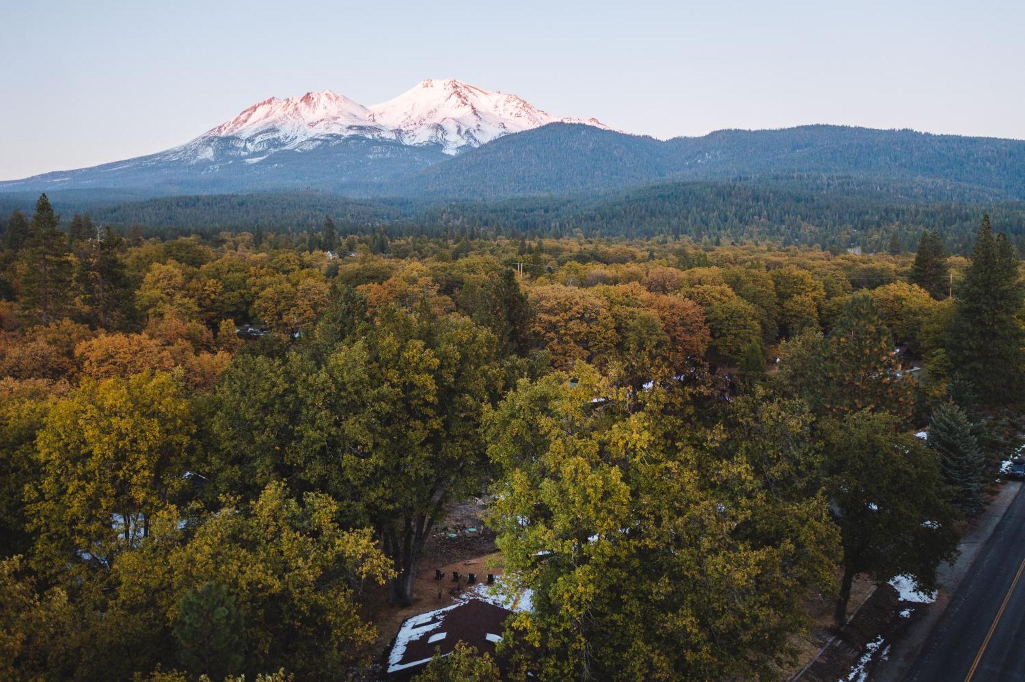 Basecamp Lodge Mount Shasta Eksteriør bilde