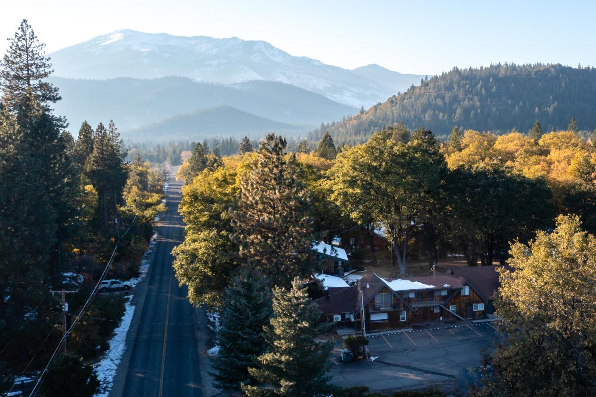 Basecamp Lodge Mount Shasta Eksteriør bilde