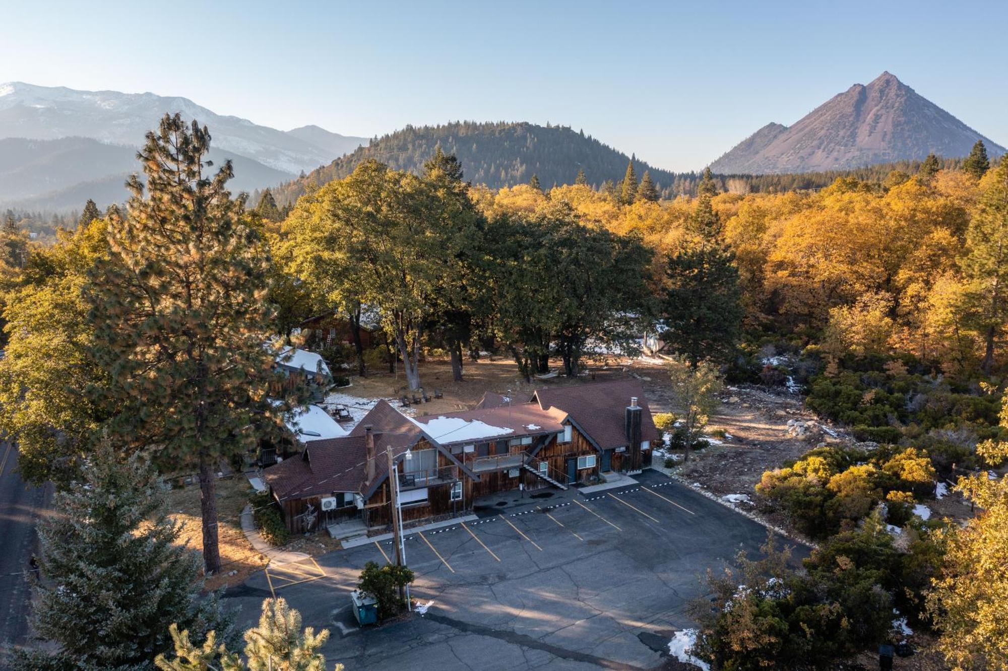 Basecamp Lodge Mount Shasta Eksteriør bilde
