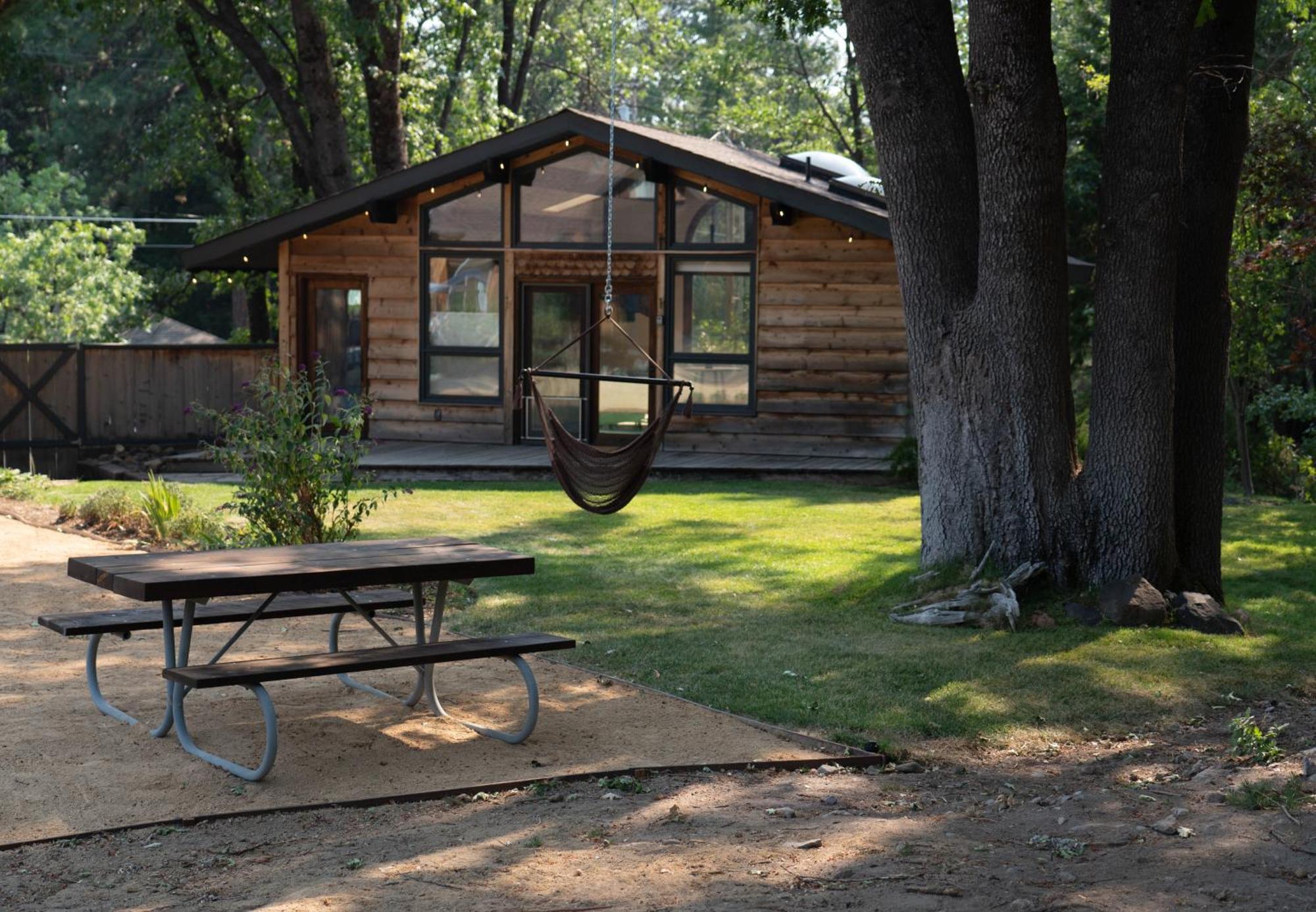Basecamp Lodge Mount Shasta Eksteriør bilde