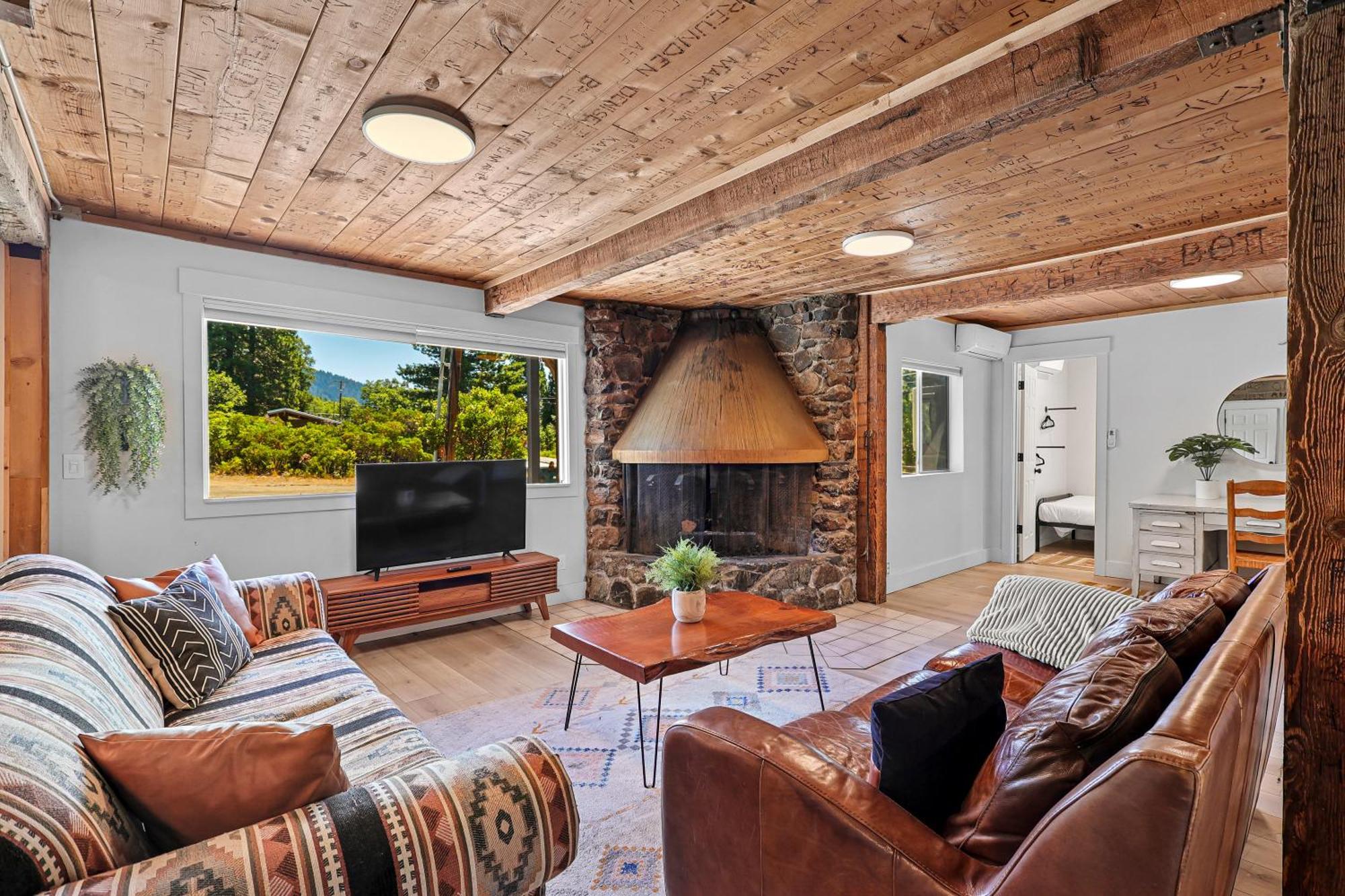 Basecamp Lodge Mount Shasta Eksteriør bilde