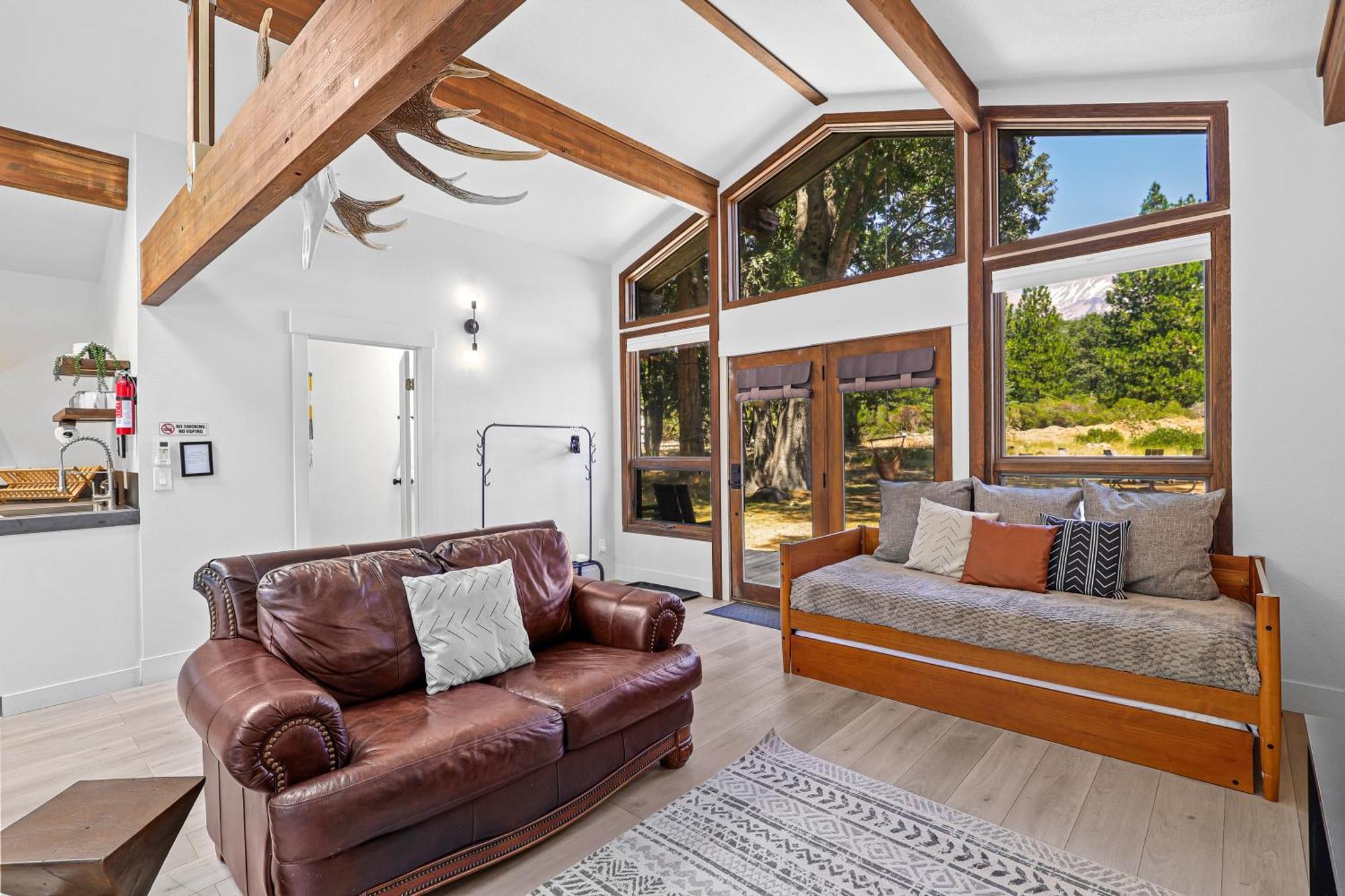 Basecamp Lodge Mount Shasta Eksteriør bilde